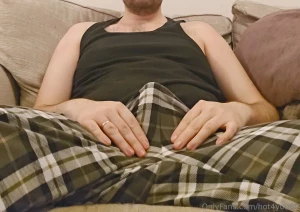 A simple sofa wank if you unlock or join hot4youvip for the same price