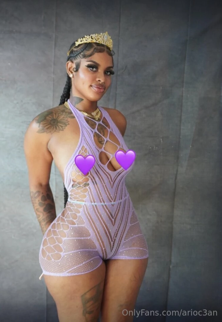 Your naughty princess is ready to play with you 