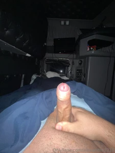 J ai trop envie de me faire sucer viens en pv si tu veux jouer en cam