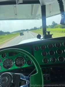 Who s gonna come give me a massage in terrebonne tonight