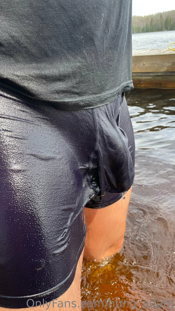 How s my bulge want custom vids or pics send me a message 