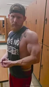 Smashed shoulders pump check out my paid page flexlutherxxx for more