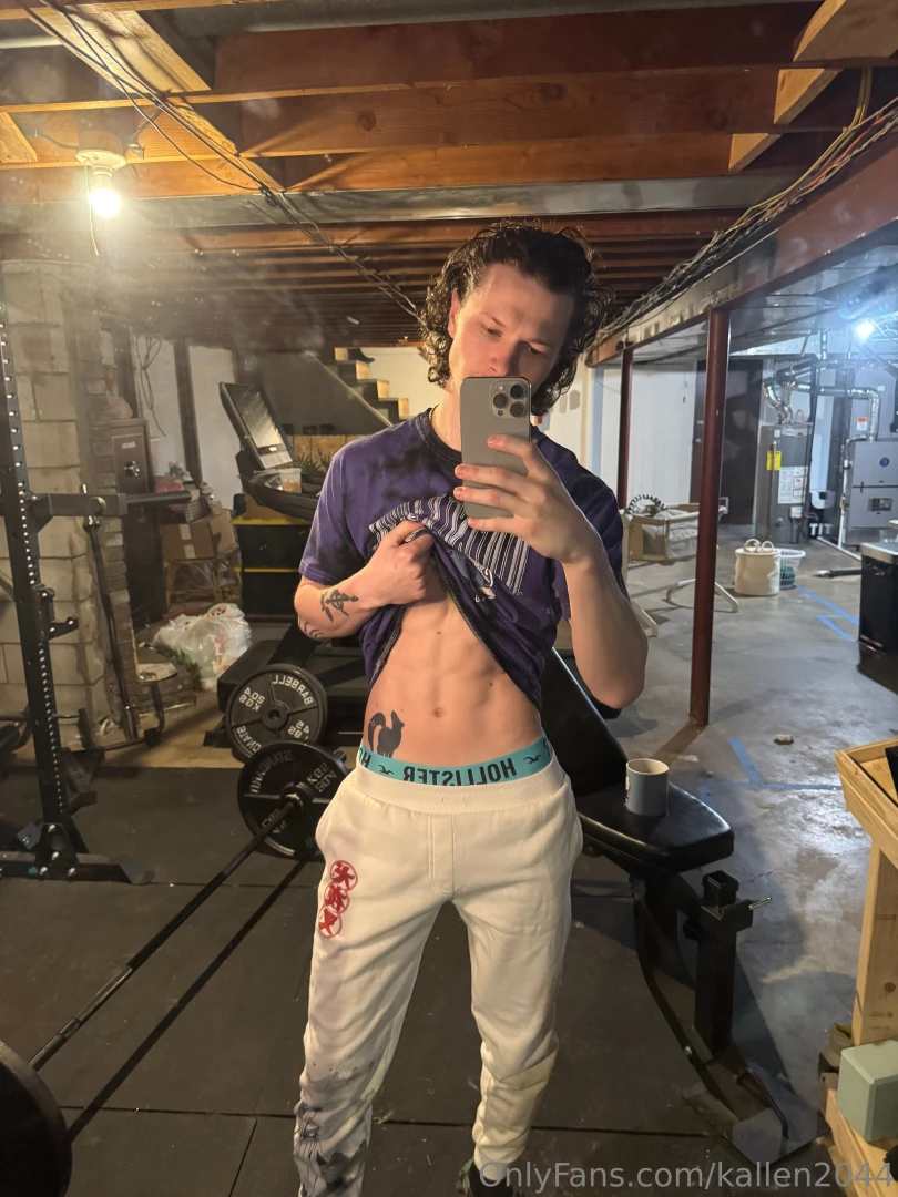 New work out video coming out tonight i kept taking off my clothes and 