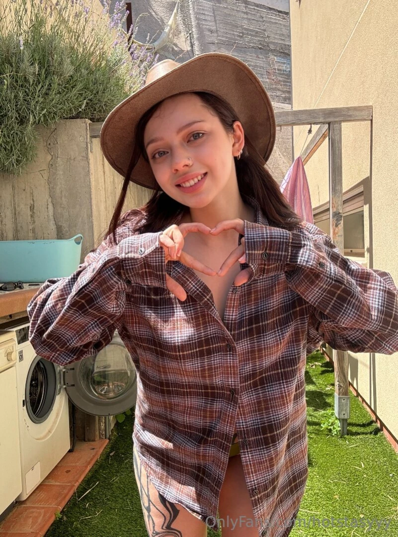 Don t miss it jadiexx she jadiexx needs your cock more than ever this part 21 