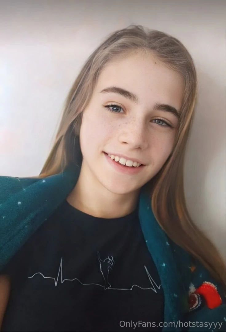 Honeyfoxvip is wet right now busty babe honeyfoxvip honeyfoxvip loves part 123 