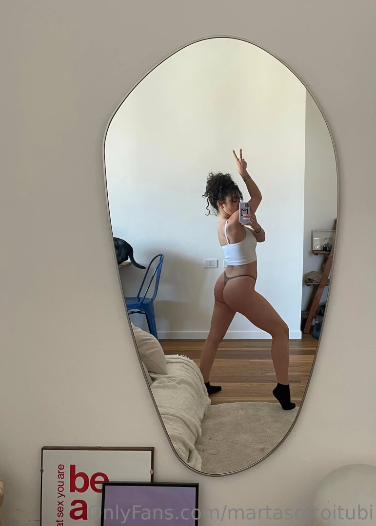 Alcuni si lamentano dei calzini bianchi allora tie calzini neri 