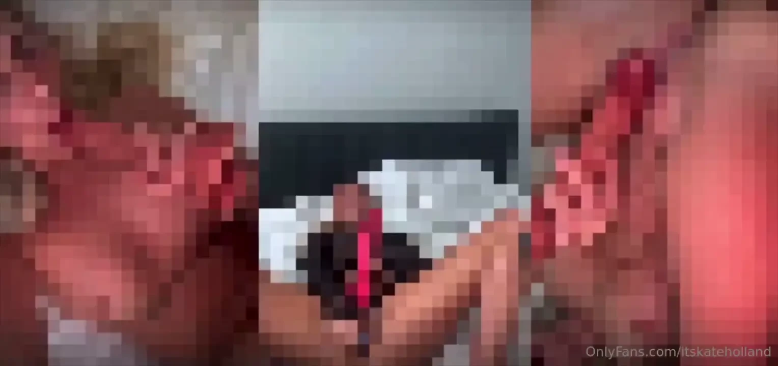 Wanna see how i spend a good time with my toys message me dildo if you 