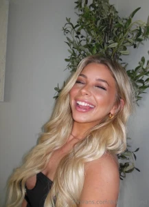 I ll smile while i shake things up