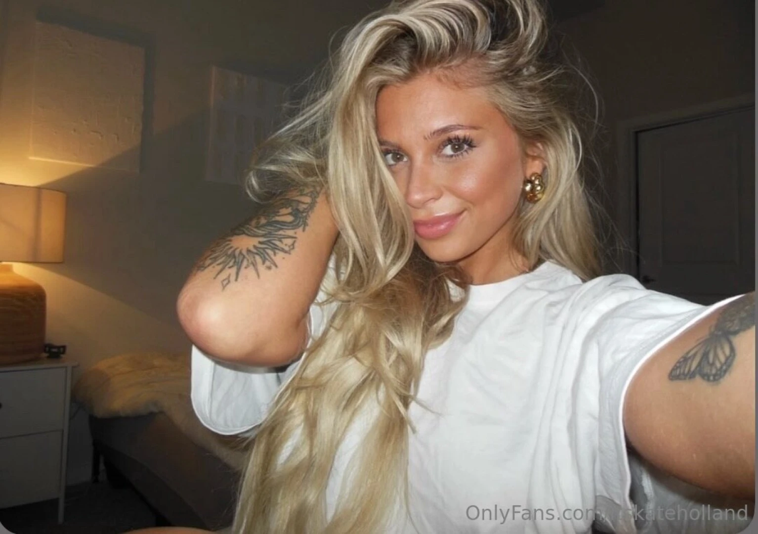 Smiling slaying repeating 