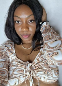 Feeling curious about me slide into my dms and let s explore