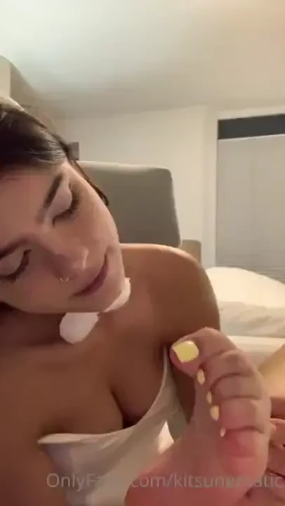 Little self worship vid in the bunny outfit not satisfied with how it 