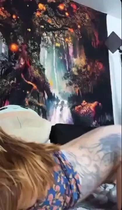 Going liveee 8 15 pm pst be there amp make me make a mess tonight 