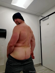 Testing out some new places to get pics also trying out new hats do part 2