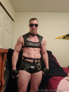 Daddys going live tomorrow 4 pm est and i ll be wearing the costume part 3