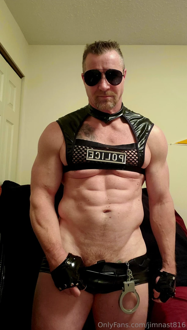 Daddys going live tomorrow 4 pm est and i ll be wearing the costume part 5 