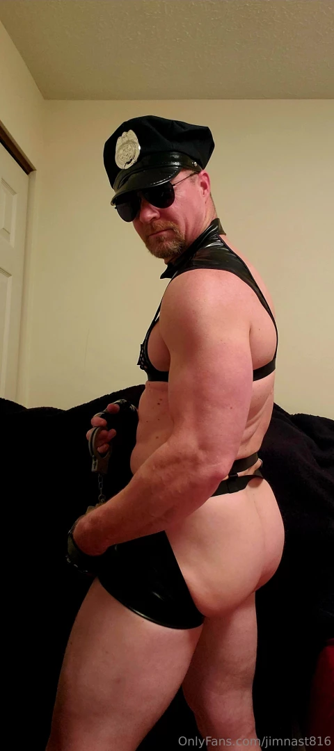 Daddys going live tomorrow 4 pm est and i ll be wearing the costume part 2 