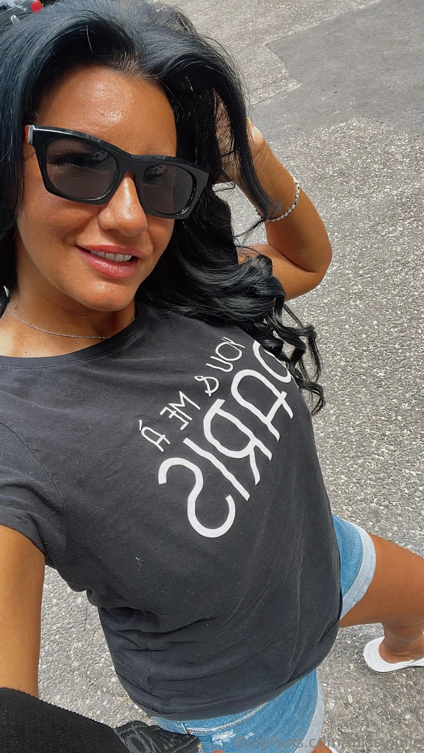 While i am on my walk i just thought to remind you of my sweet smile 