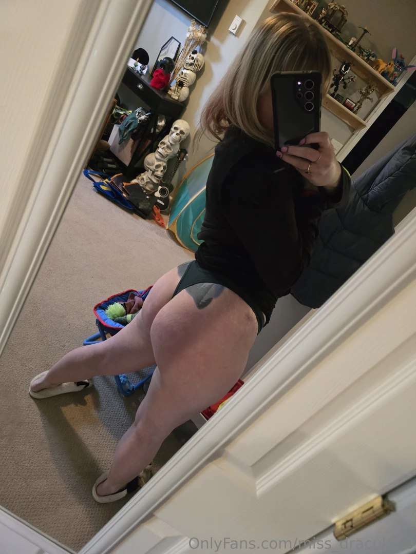 Whole lotta ass on this fine friday 