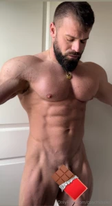 Vid flexing hard 3 weeks out out enjoy