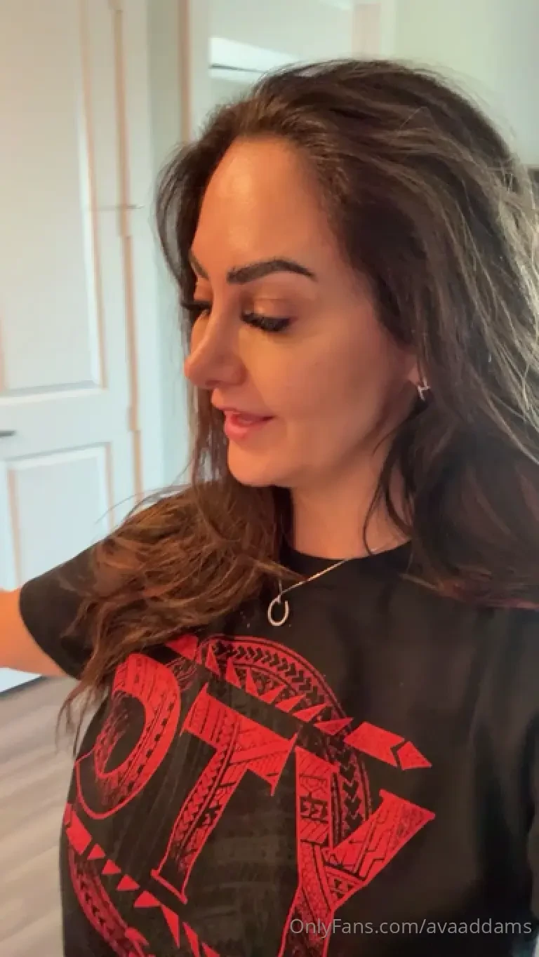 Should i film a new swimsuit try-on for you 