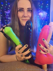 This is how a good 3-hole whore is supposed to treat herself atleast part 1