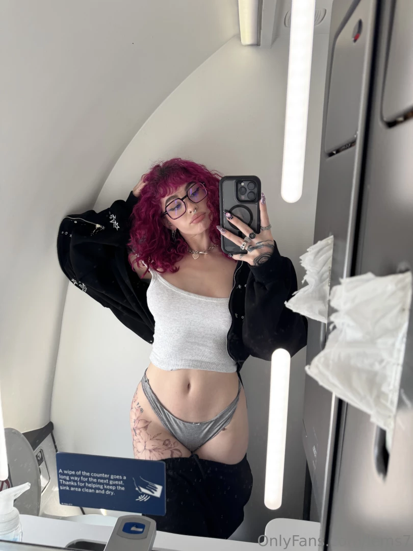 Caught lookin hot at 30 000 ft 