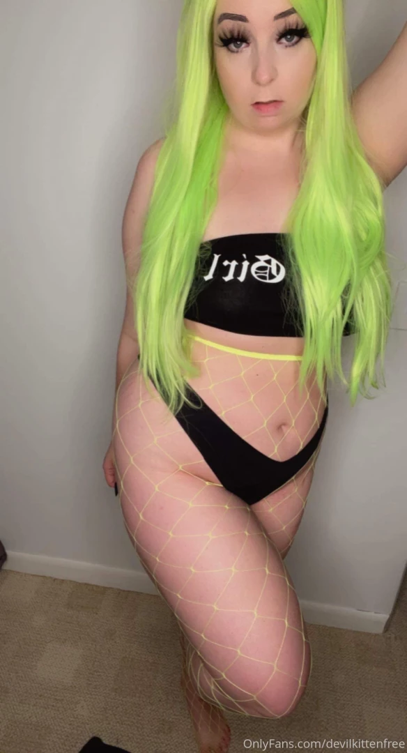 2 x over 300 quality nudes and videos gamer content free live streams part 1 