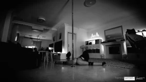 Here s a 2-min video of me sexy dancing with a bit of pole dancing tip