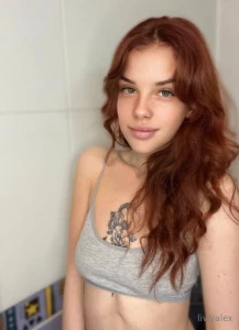 This cutie sweetlove88vip knows how to please you with the help of part 267