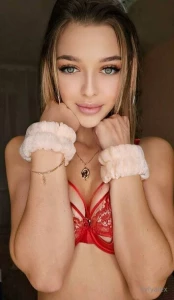 This cutie annafirmpeach knows how to please you with the help of part 451