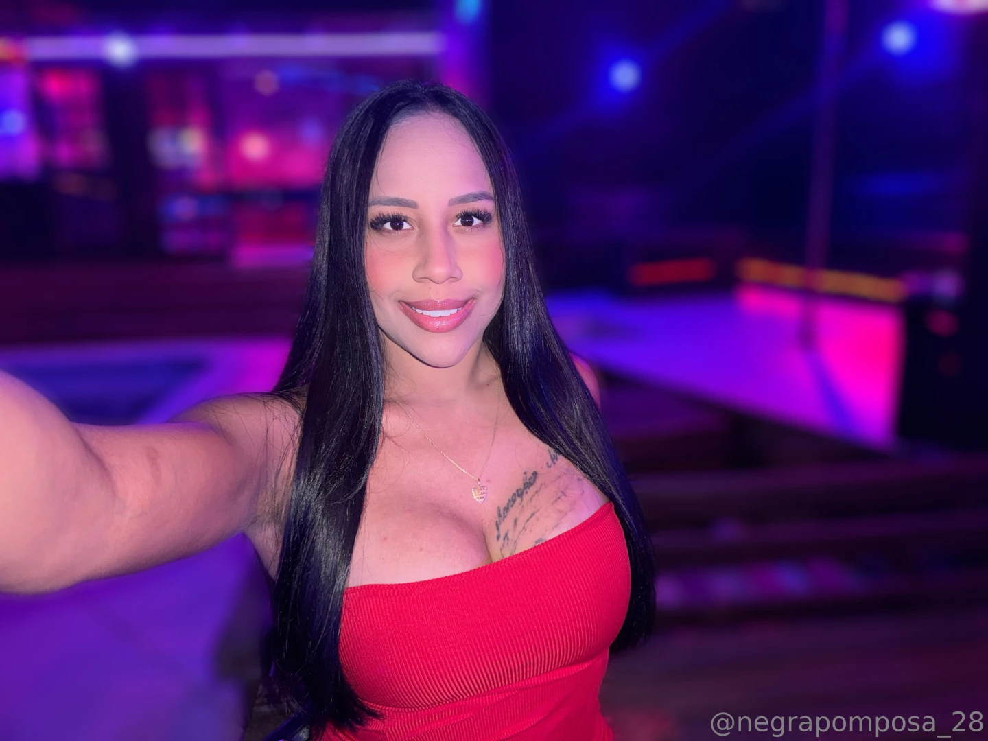 Negrapomposa-28 