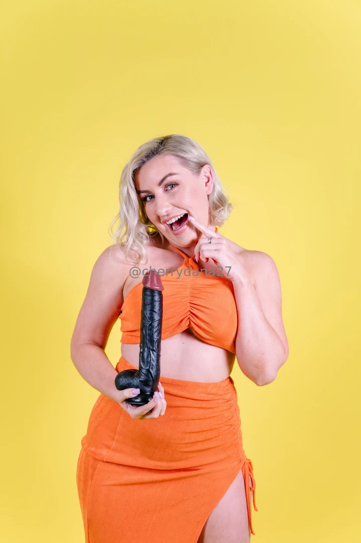 This is just my free page baby my real sins live in my cherrydana27 