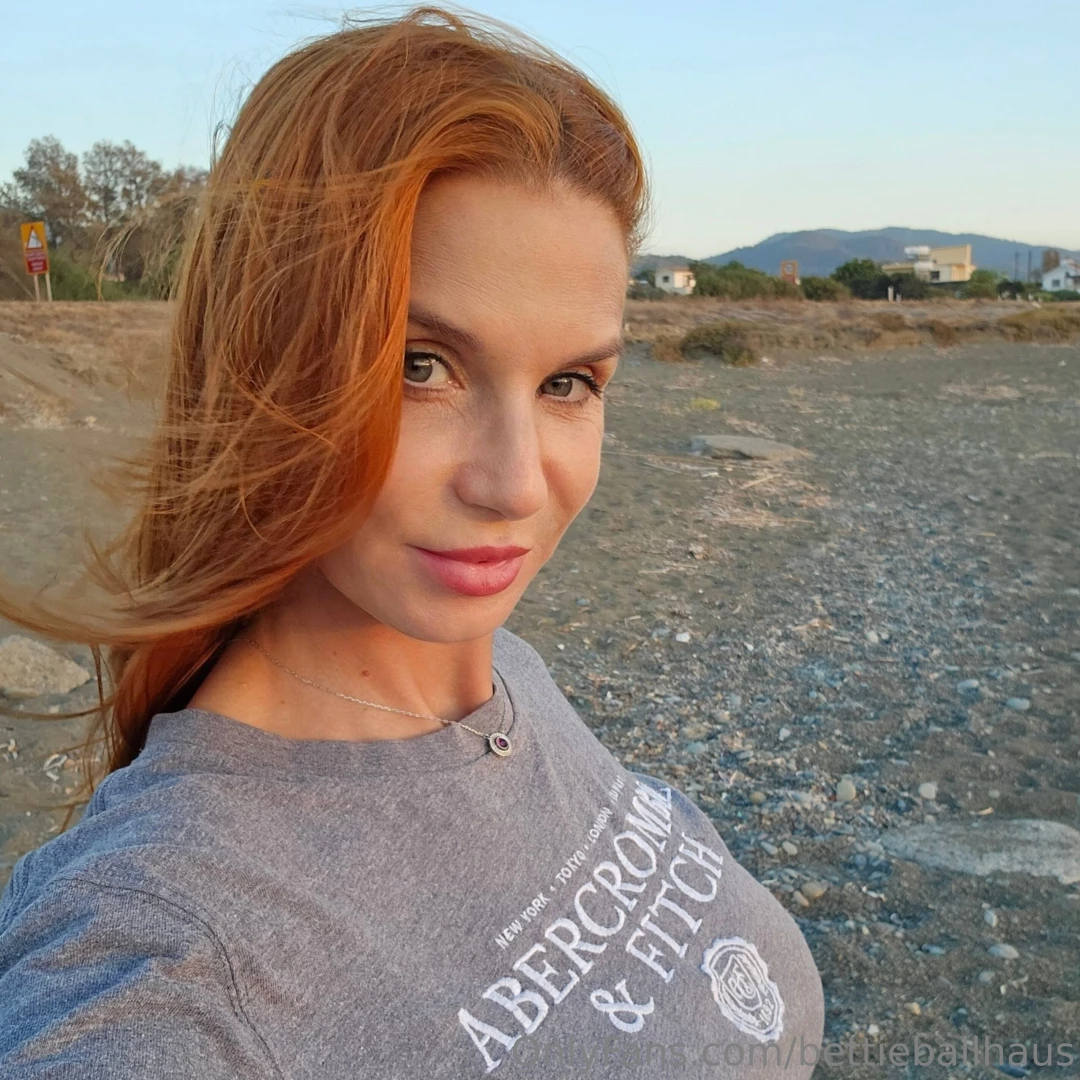 Bin jetzt am beach hab dir ein pic von heute morgen hinterlassen kussi 