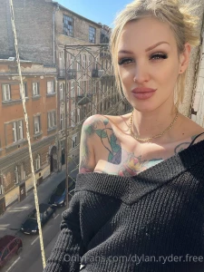 Such a sunny day in such n ugly city where are u watching from