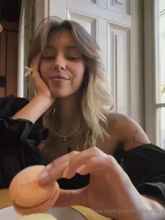 Pretend to be the sweetest for you here 