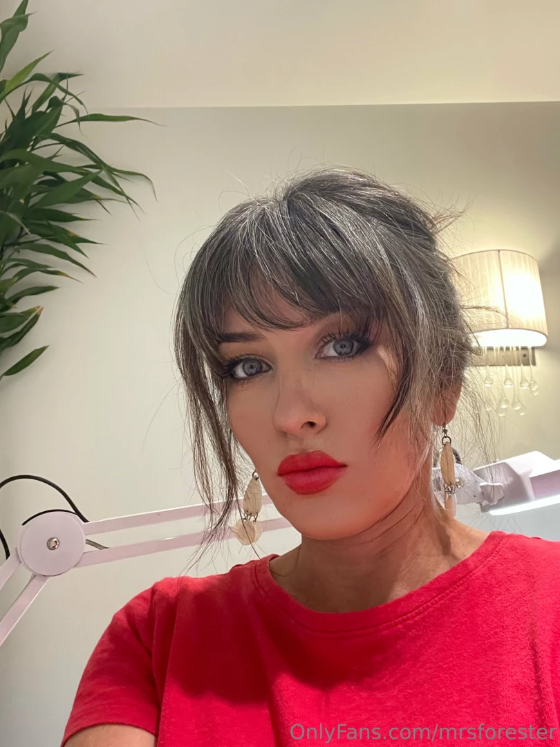 Do you like how this lipstick looks on me do you think it would look 