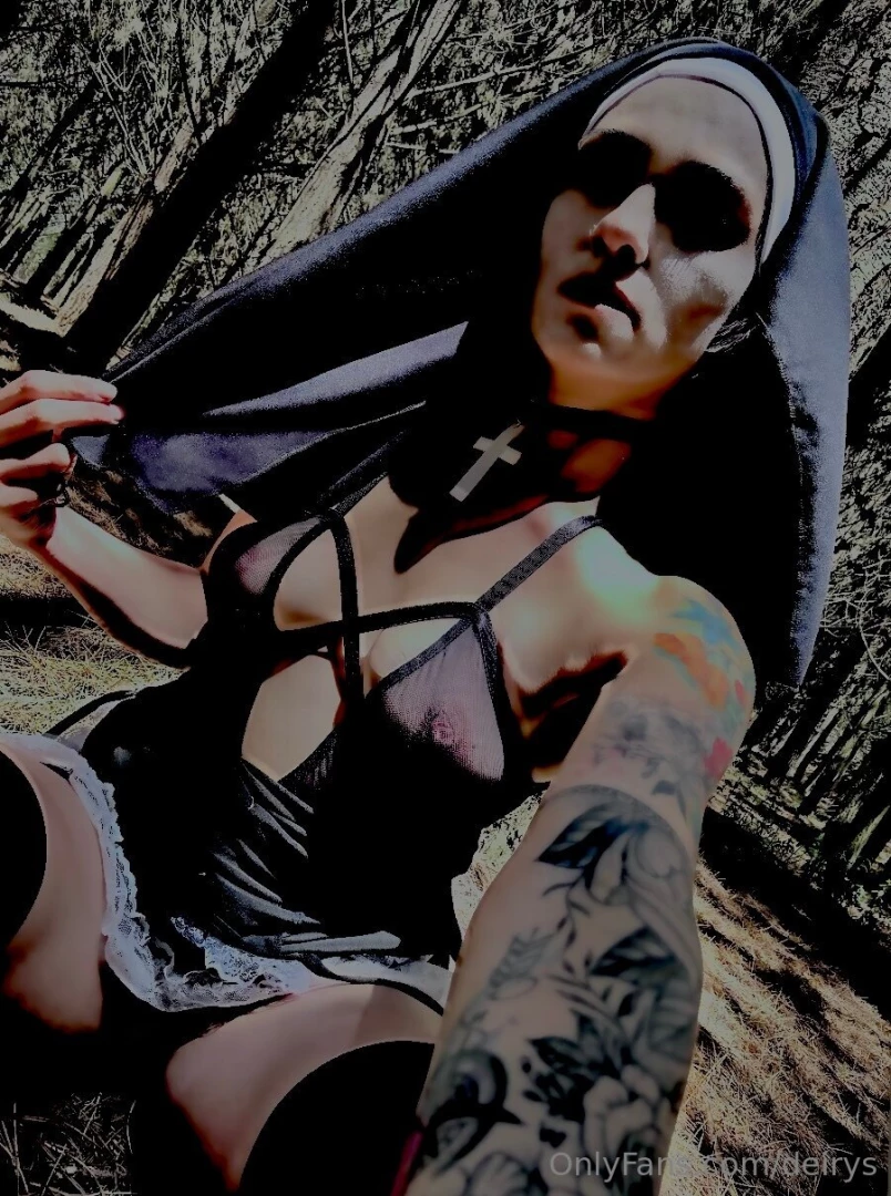 Hay algo en ser un poco diabla que me excita quiero que sientas esa 