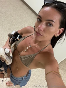 Go ahead take your time i m worth the long look