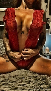 Where are my red fans tonight dm me and tell me what you think