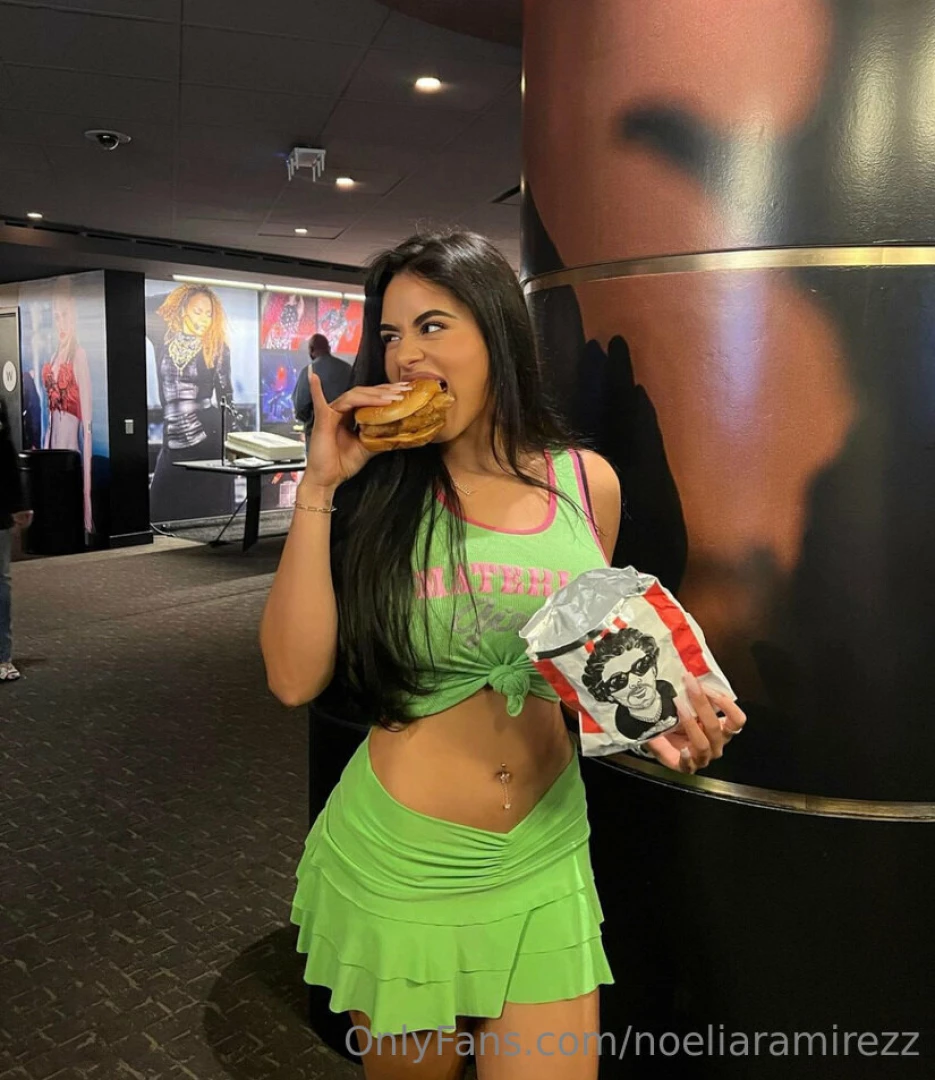 Hot girl amp hot chicken 