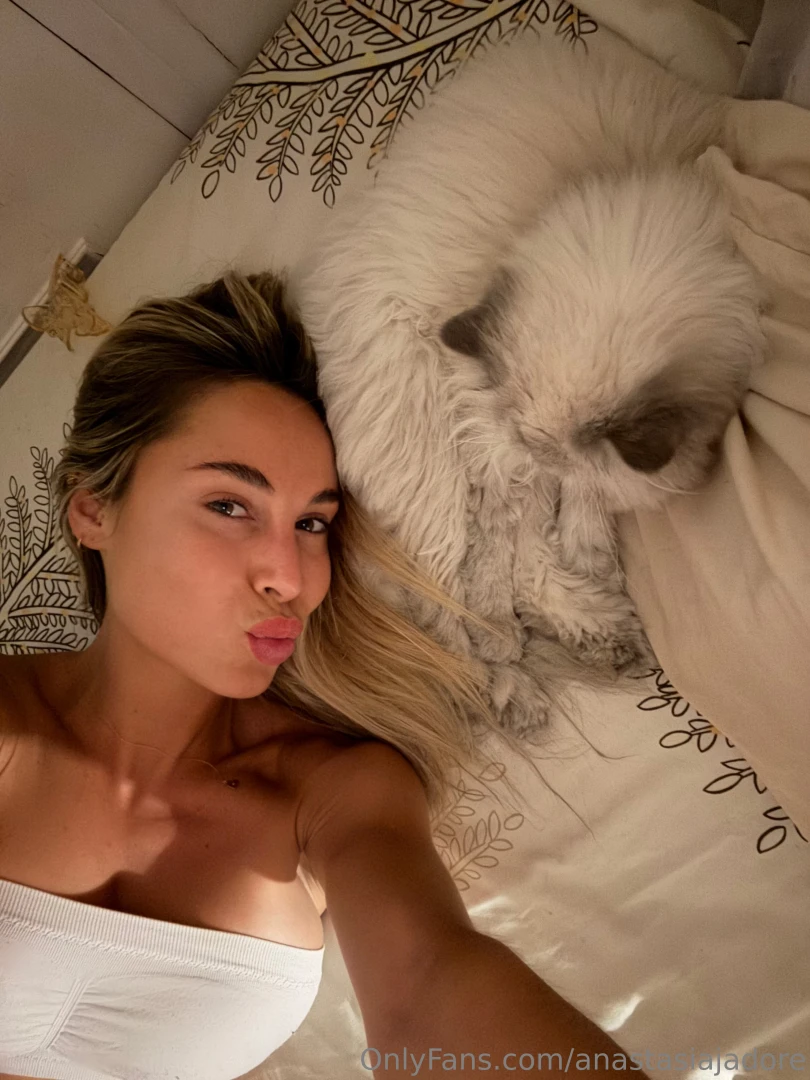 Just a girl and her kitty chilling 