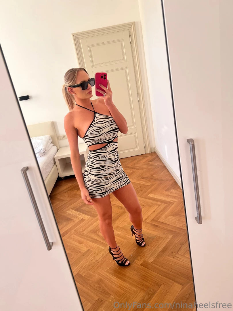 High heels dress and no panties 