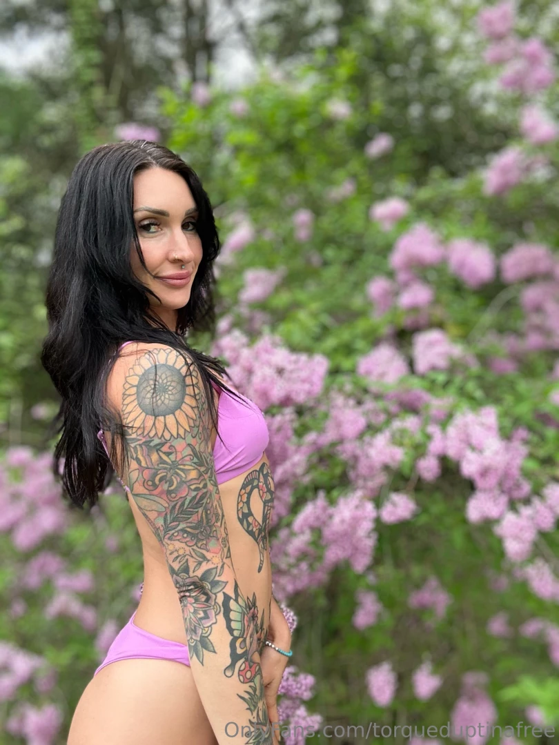 Free sniffs happening over on torqueduptina 