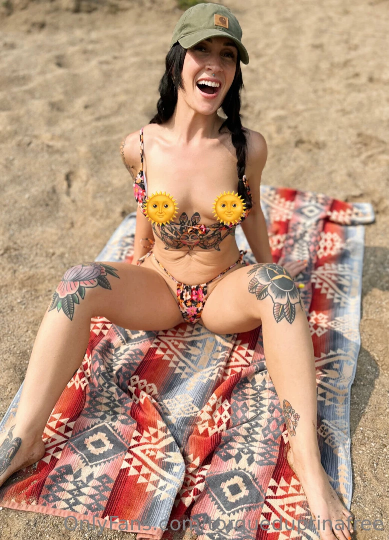 Fun in the sun lets fuck torqueduptina has my perfect small titties 