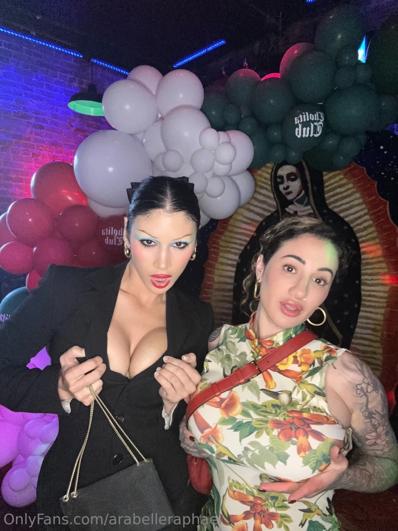 Double trouble with missqueeniexox 