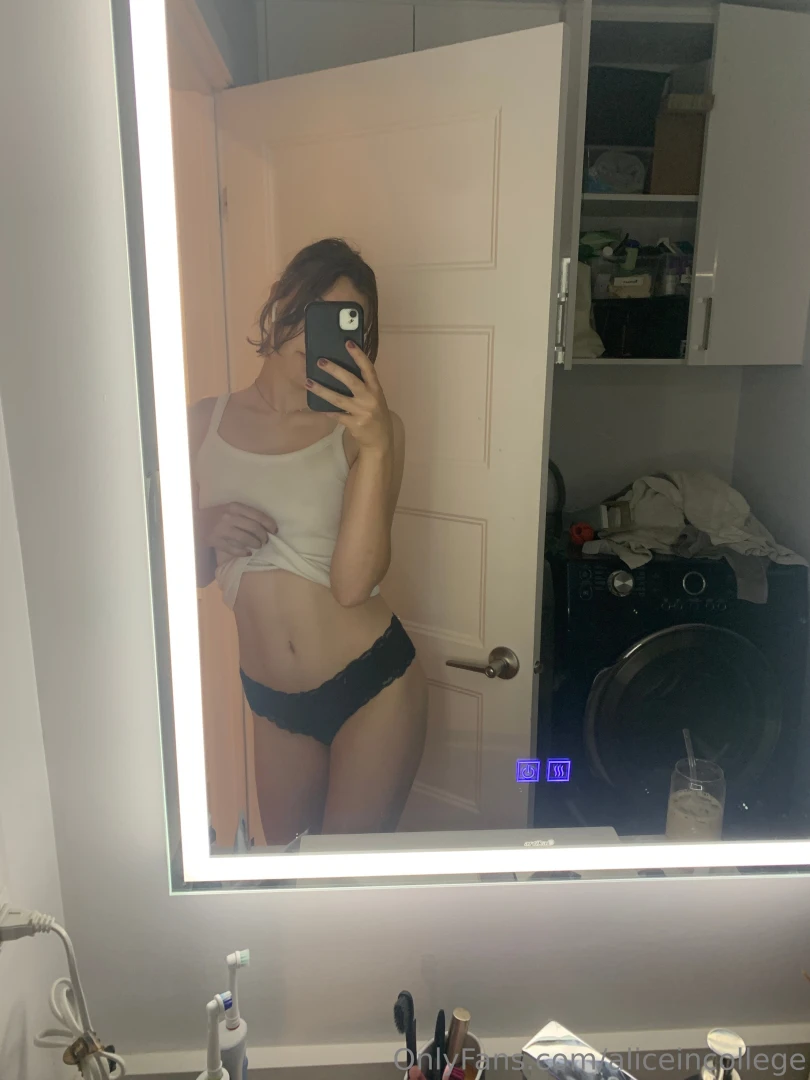 I m home alone this weekend send dick pics so i can masturbate and 