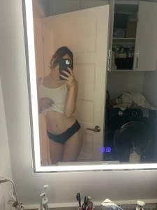 I m home alone this weekend send dick pics so i can masturbate and