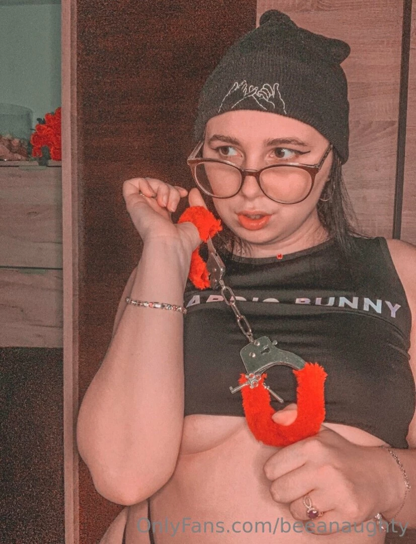 Hands behind your back now 