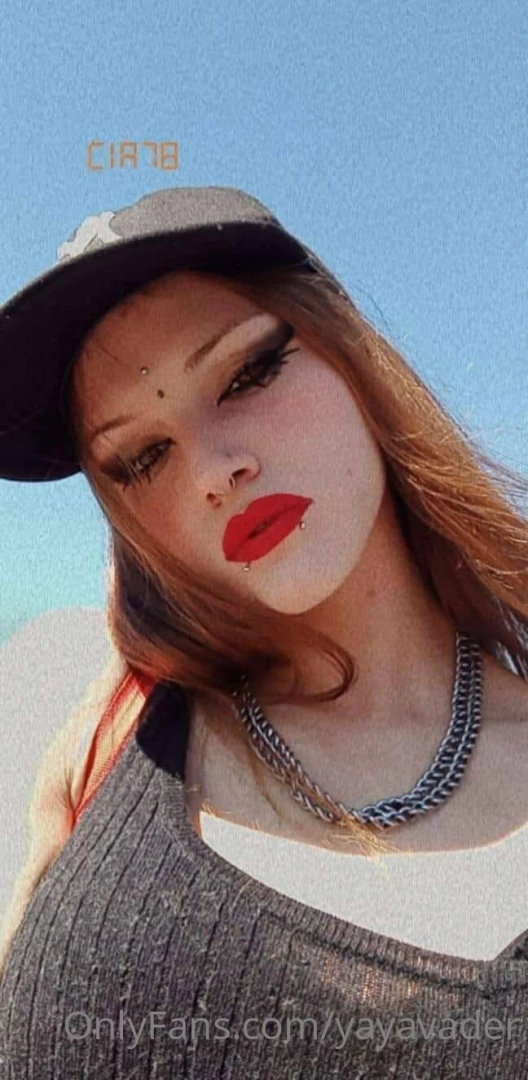 Ad come sub to this sexy italian girl she wants to make your most part 1 