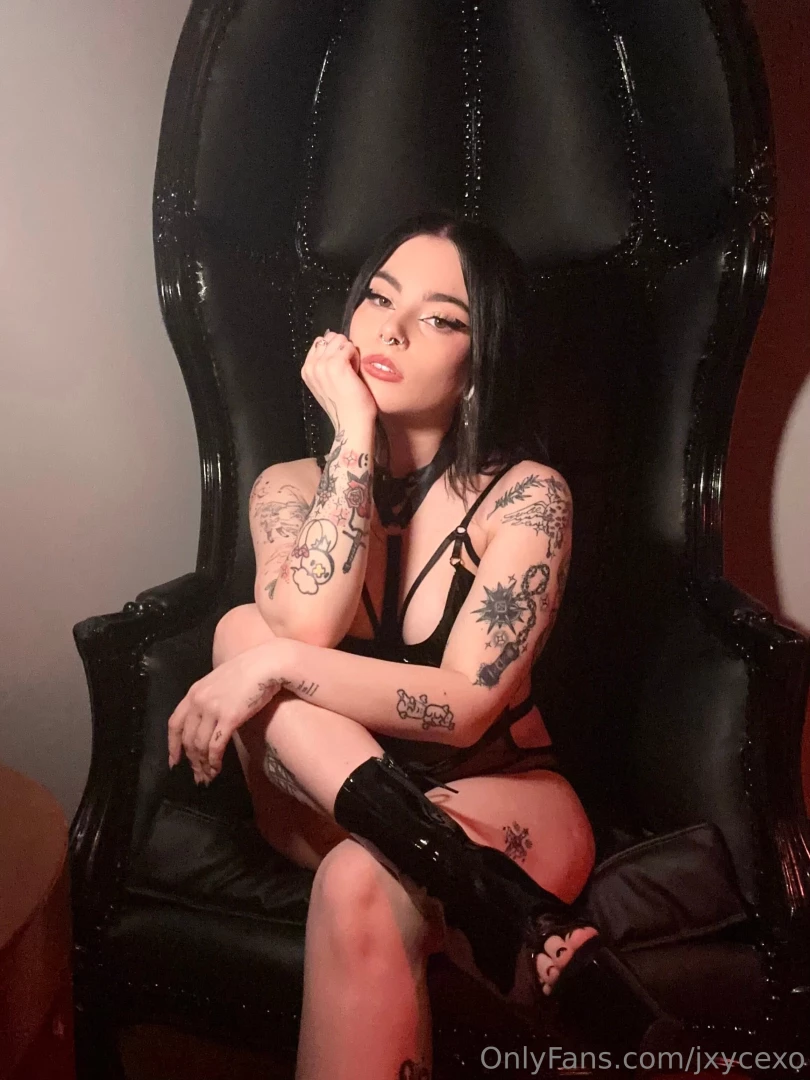 Would u let me step on u like fr 